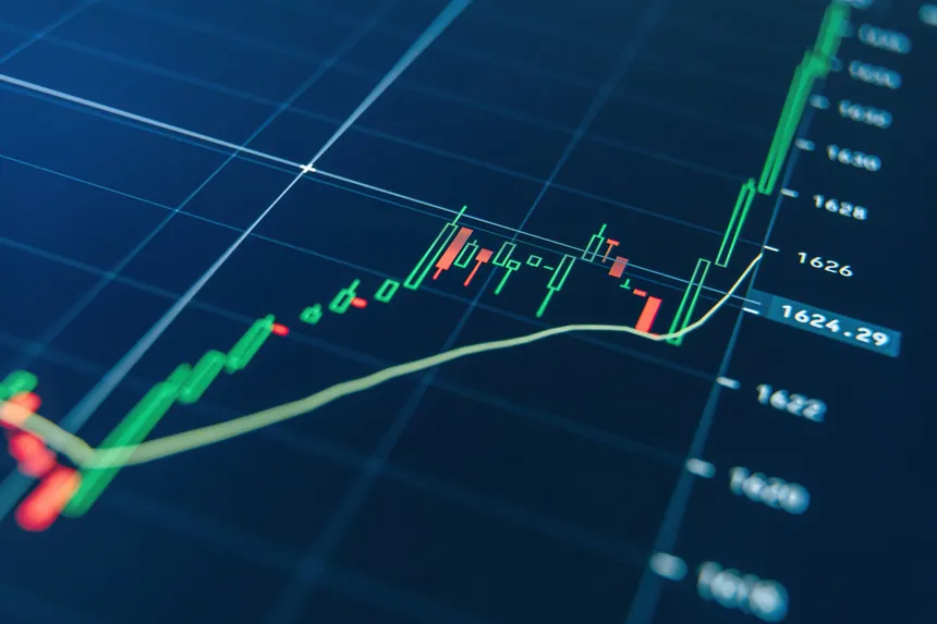 Gráfico de seguimiento de movimientos bancarios en tiempo real con velas japonesas y análisis de tendencias financieras sobre pantalla digital.