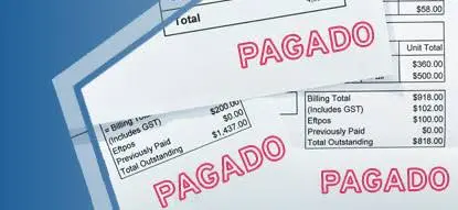 Facturas selladas como pagadas, representando la automatización del pago de recibos y servicios